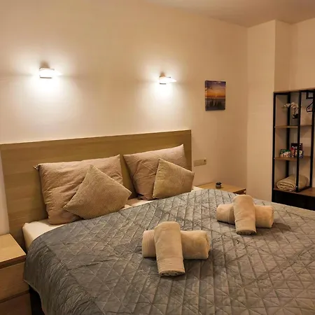 Apartment Falk Homes- Luxus Apartments, Ideal Fuer Geschaeftsreisende & Familien - Nahe Messe, Im Zentrum Nuernbergs Mit Balkon, Arbeitsplatz & Parkplatz, Self Check-in Nuremberg
