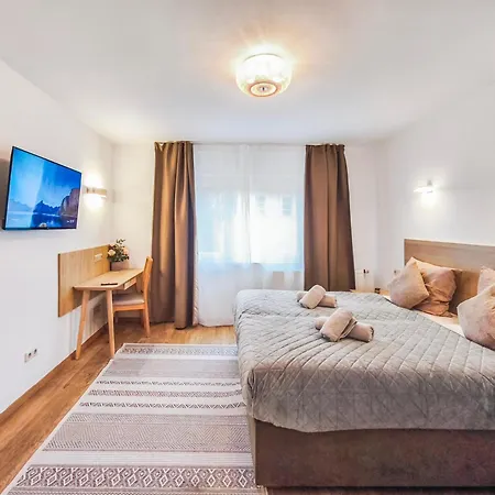 Falk Homes- Luxus Apartments, Ideal Fuer Geschaeftsreisende & Familien - Nahe Messe, Im Zentrum Nuernbergs Mit Balkon, Arbeitsplatz & Parkplatz, Self Check-in Nuremberg
