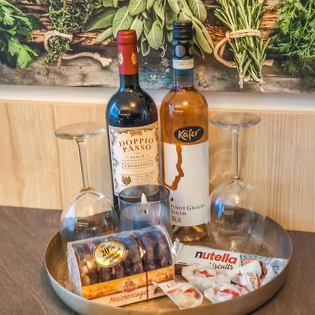 Zentrale Luxus Nuernberg, Balkon, Parkplatz, Self-check-in Appartement Neurenberg