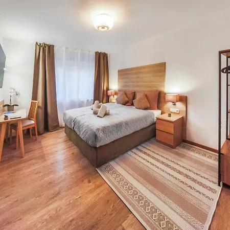 Falk Homes- Luxus Apartments, Ideal Fuer Geschaeftsreisende & Familien - Nahe Messe, Im Zentrum Nuernbergs Mit Balkon, Arbeitsplatz & Parkplatz, Self Check-in Apartment Nuremberg