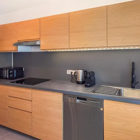 Appartement Falk Homes- Luxus Apartments, Ideal Fuer Geschaeftsreisende & Familien - Nahe Messe, Im Zentrum Nuernbergs Mit Balkon, Arbeitsplatz & Parkplatz, Inkl Grossen Ventilatoren, Handtuecher & Bettwaesche, Playmobilfunpark, Self Check-in *