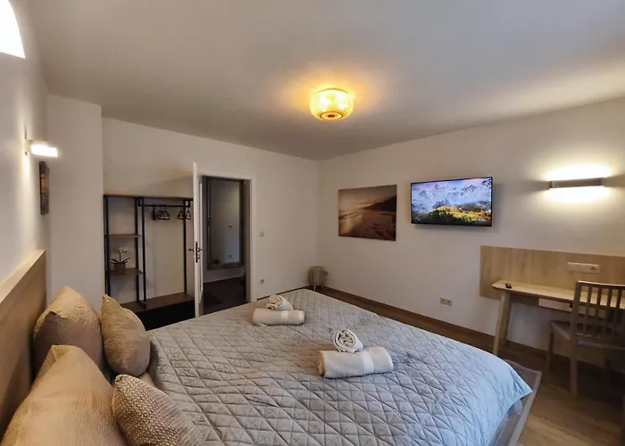 Zentrale Luxus Nuernberg, Naehe Messe, Balkon, Parkplatz, Self-check-in Appartement Neurenberg