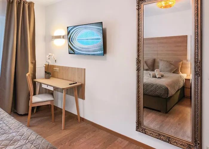 Zentrale Luxus Nuernberg, Naehe Messe, Balkon, Parkplatz, Self-check-in Neurenberg
